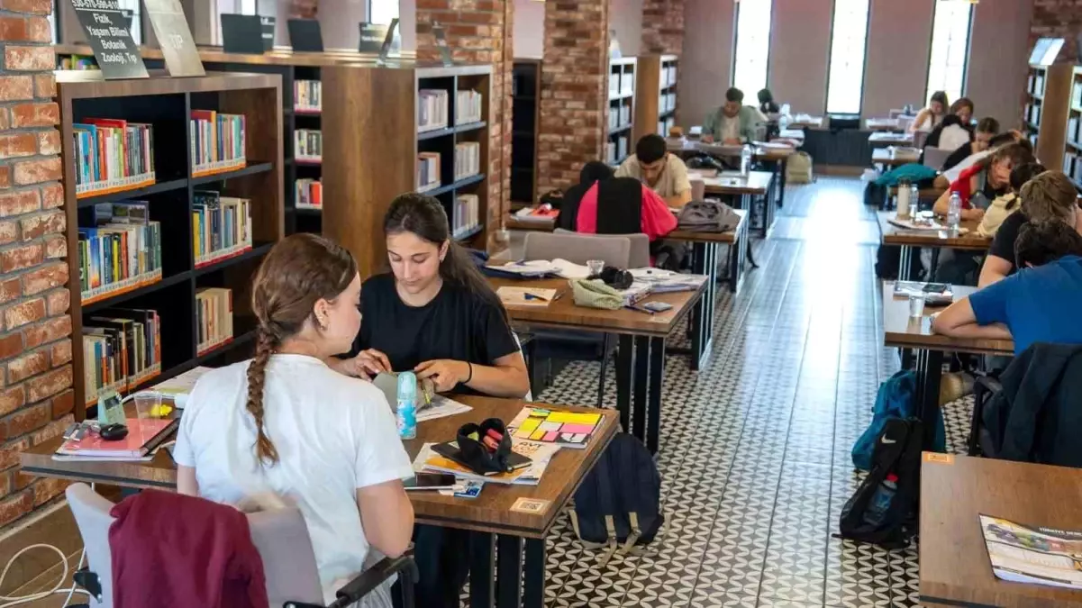 Başiskele'de İlk Halk Kütüphanesi Sınav Döneminin Gözdesi Oldu