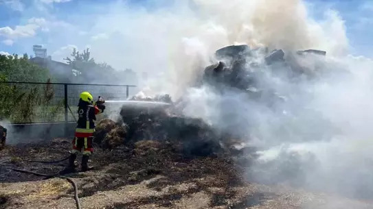 Balıkesir'de Saman Yangını: 500 Balya Kül Oldu