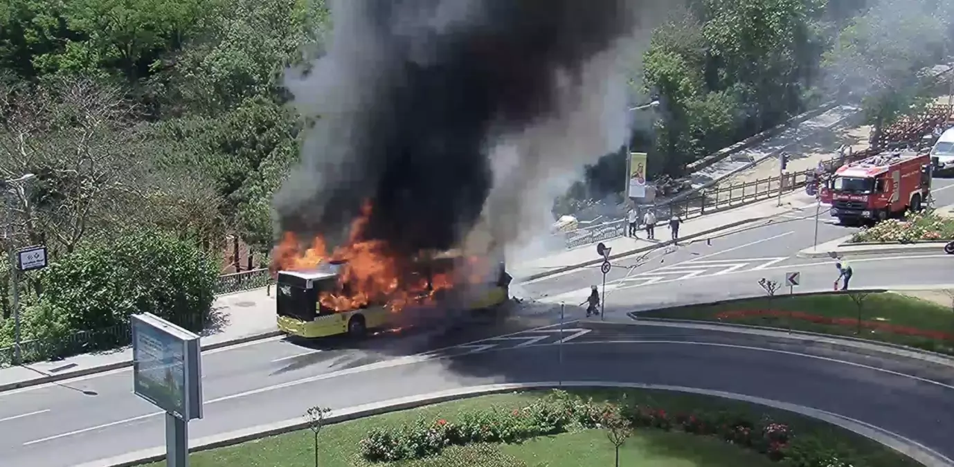 Sarıyer'de Otobüs Yangını: 25 Yolcu Tahliye Edildi