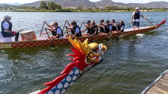 Atina'da Ejderha Teknesi Festivali