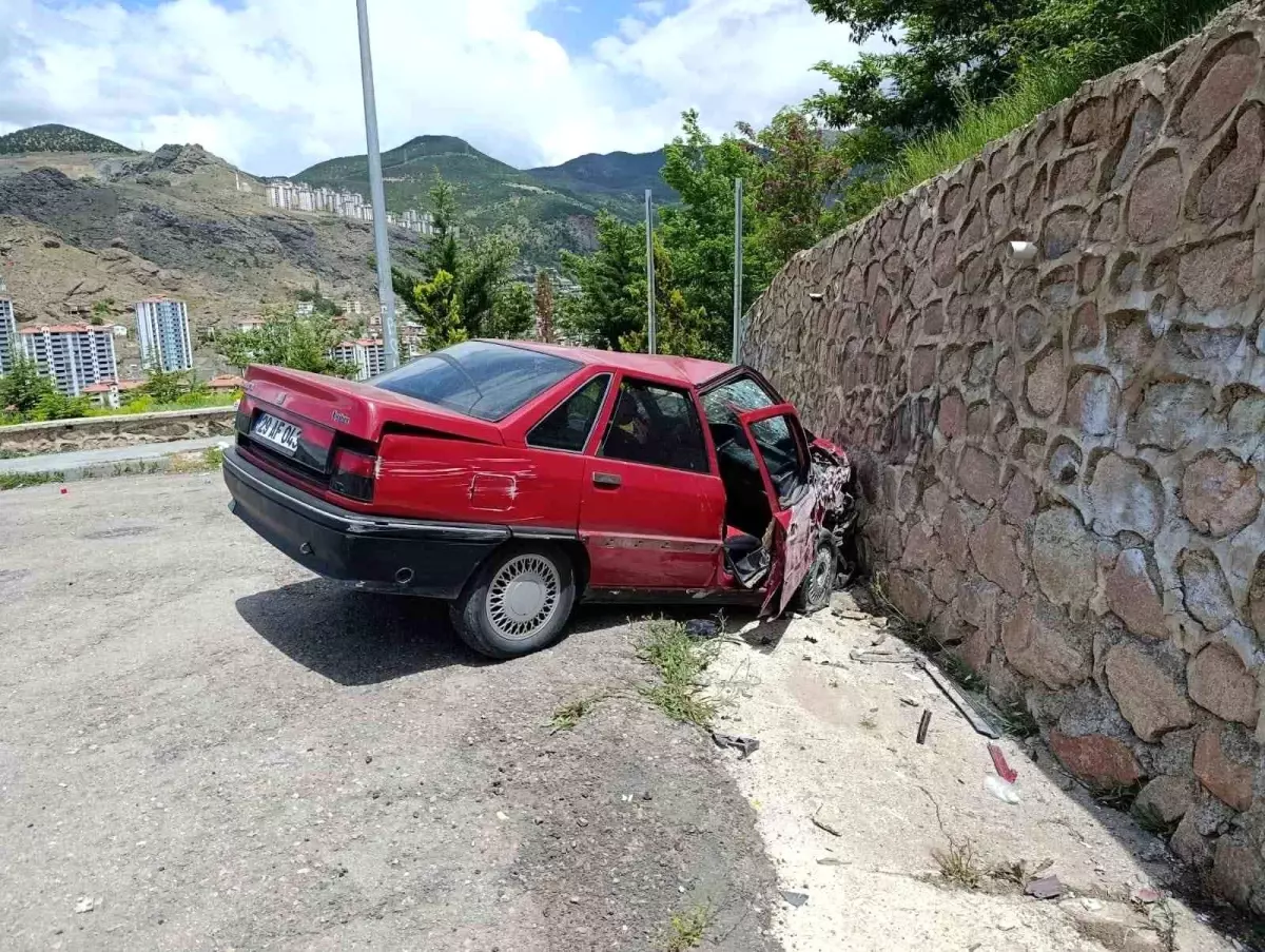 Gümüşhane'de Trafik Kazası: 2 Yaralı