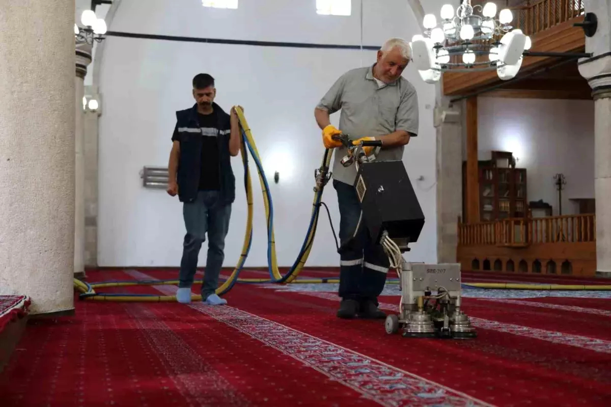 Elazığ Belediyesi, Kurban Bayramı İçin Temizlik Çalışmalarını Hızlandırdı