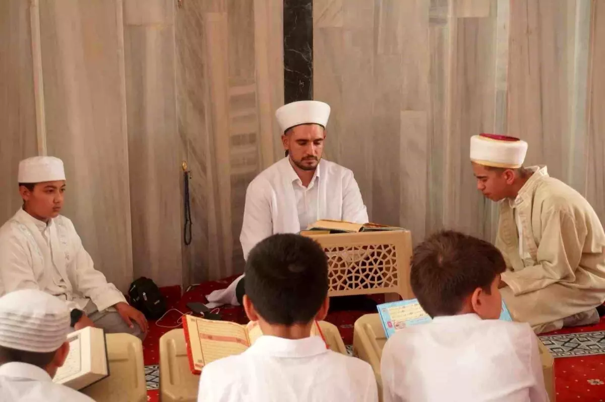 Mersin'de İki Öğrenci Hafızlık Tescilini Aldı