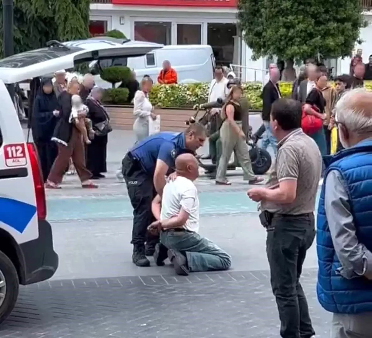 Bolu'da Çevreyi Rahatsız Eden Şahıs Gözaltına Alındı