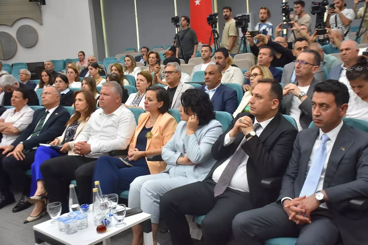 İzmir'de Grev Devam Ediyor