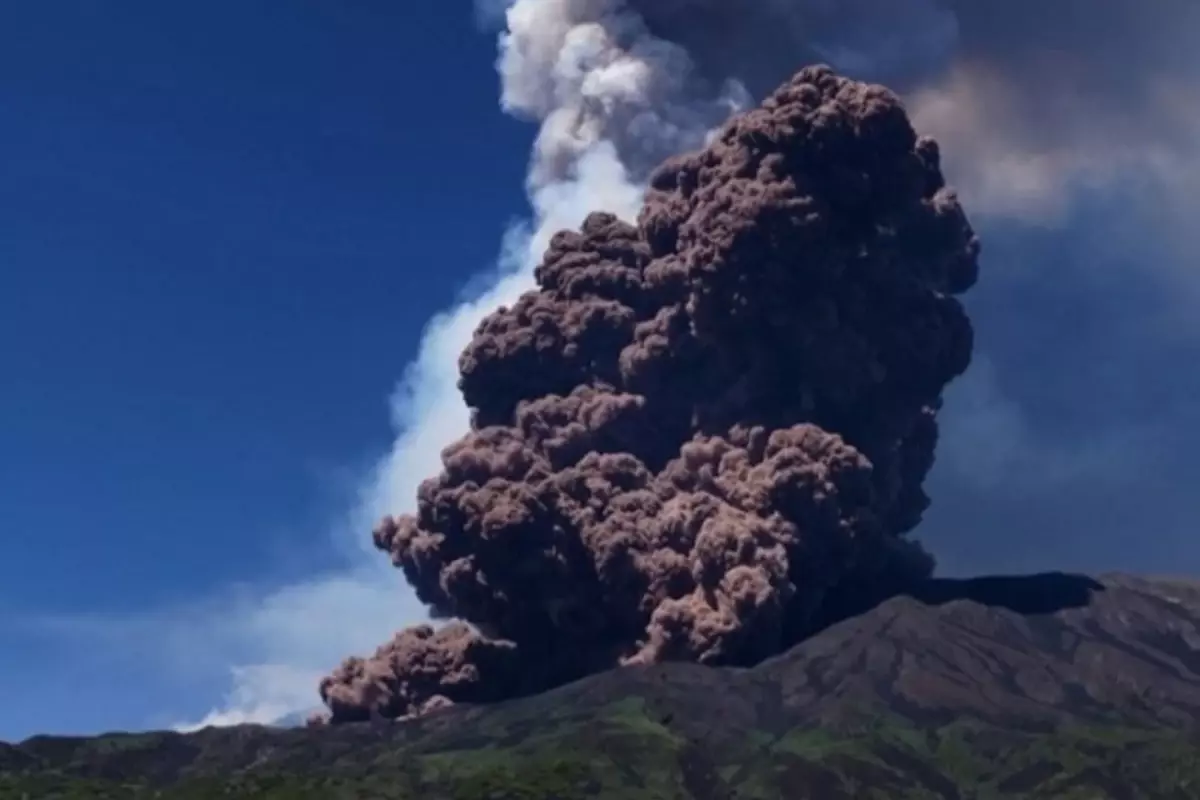 Etna Yanardağı'nda Patlama