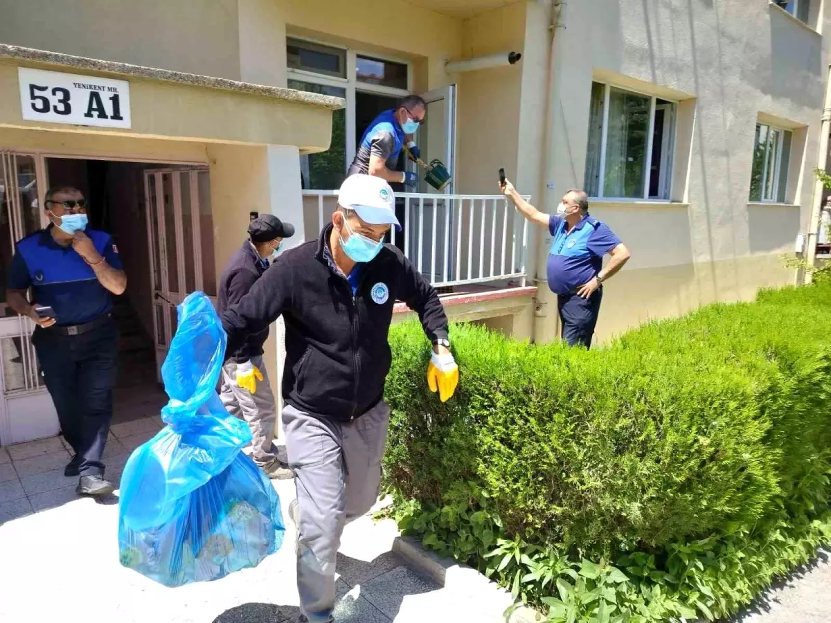 Eskişehir'de Çöp Ev Temizlendi: Emekli Doktorun Dairesi Hijyenik Hale Getirildi