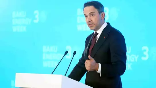 Bakan Bayraktar, Bakü'de 30. Uluslararası Hazar Petrol ve Doğalgaz Fuarı'na katıldı
