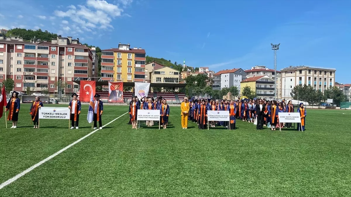 Türkeli MYO 2024-2025 Mezuniyet Töreni Yapıldı