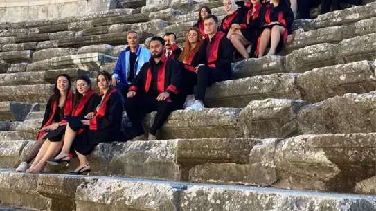 Akdeniz Üniversitesi'nde Mezuniyet Coşkusu