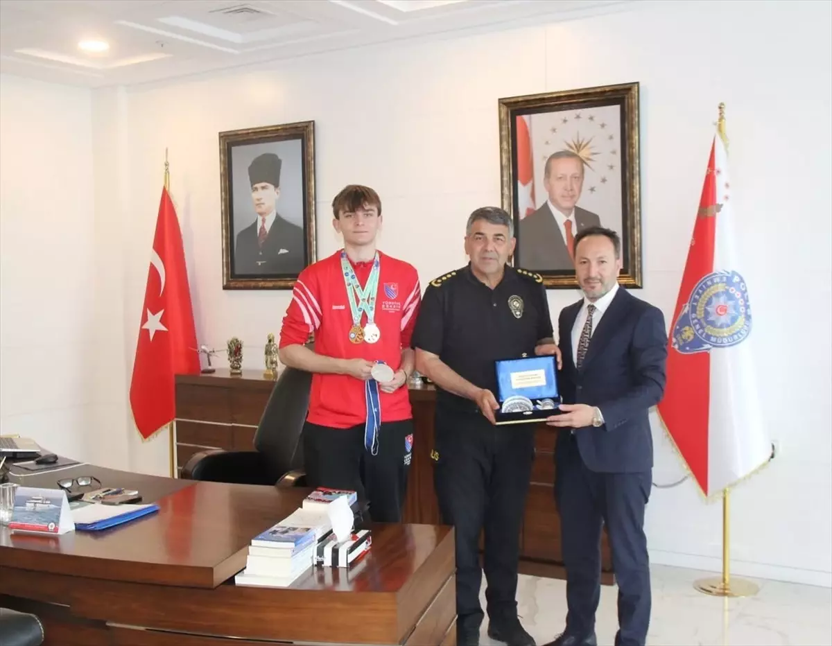 Emniyet Müdürü Berrak'ı Kutladı