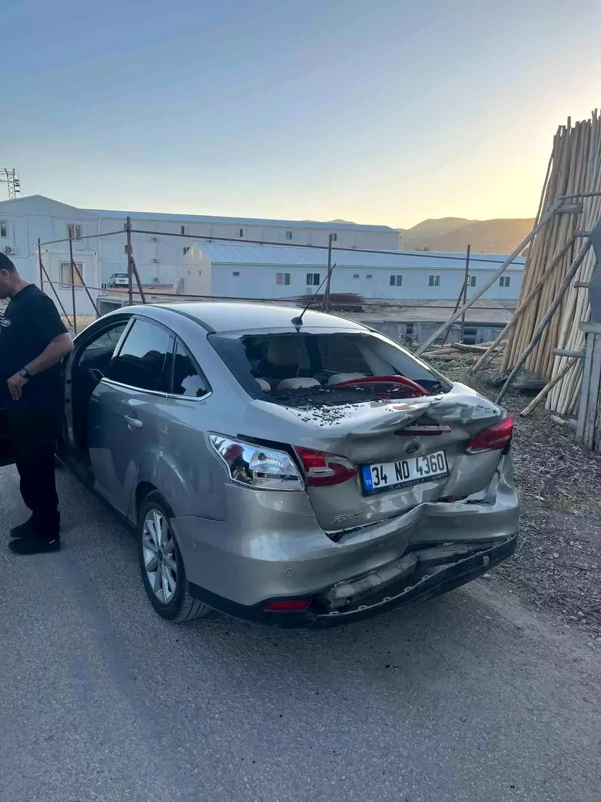 Gölbaşı'nda Tır ve Otomobil Çarpıştı