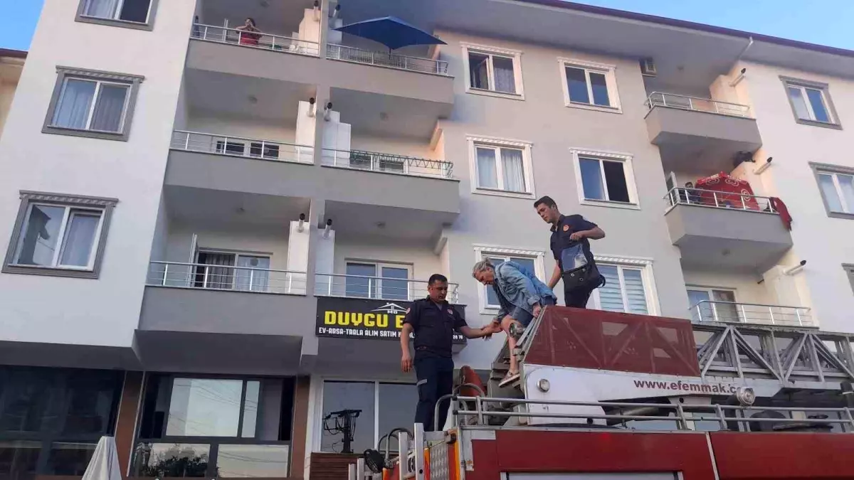 Muğla'da Apartmanda Yangın: 1 Kişi Kurtarıldı