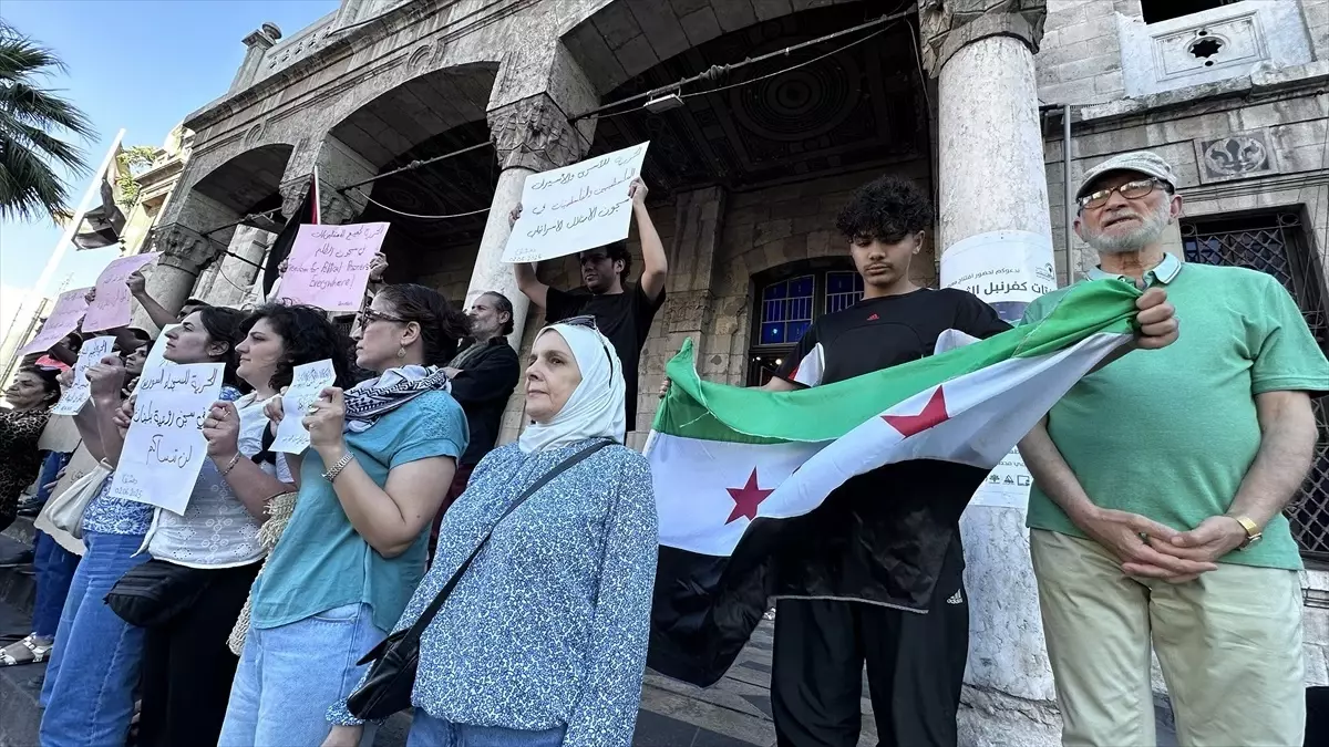 Şam'da Filistinli Esirlere Destek Gösterisi