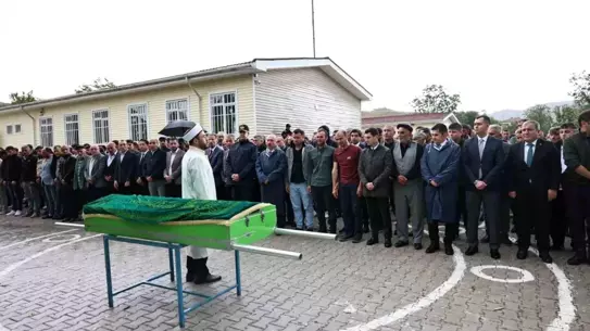Mersin'de Boğulan Öğrenci Toprağa Verildi