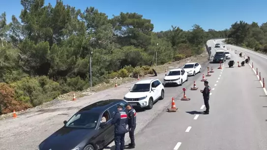Datça'da Jandarma Denetimleri: 55 Bin Araç ve 217 Bin Kişi Sorgulandı