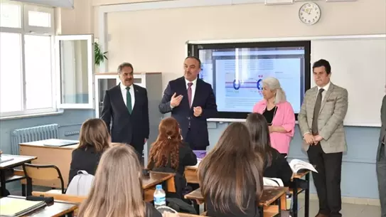 Vali Soytürk'ten Lise Ziyareti