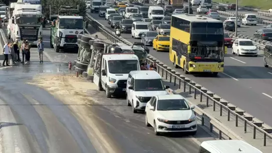 Bahçelievler'de Beton Mikseri Devrildi