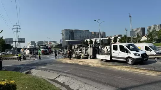 Bahçelievler'de Beton Mikserinin Devrilmesi
