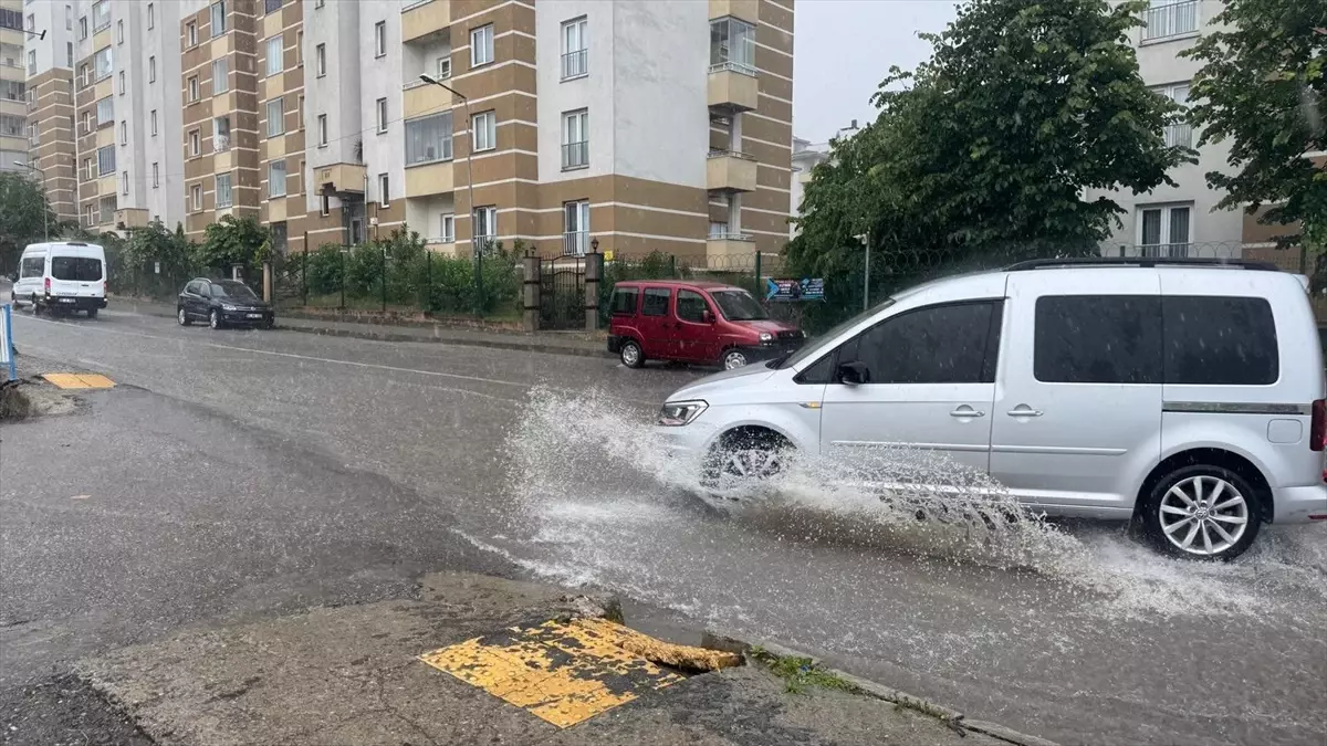 Trabzon'da Sağanak, Hayatı Olumsuz Etkiledi