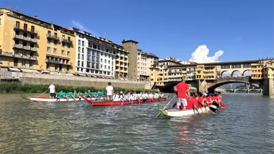 Floransa'da Çin Ejderha Teknesi Yarışı