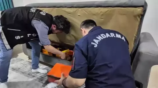 Diyarbakır'da Uyuşturucu Şebekesi Çökertildi