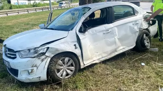 Samsun'da Tır ile Otomobil Çarpıştı, Sürücü Yaralandı