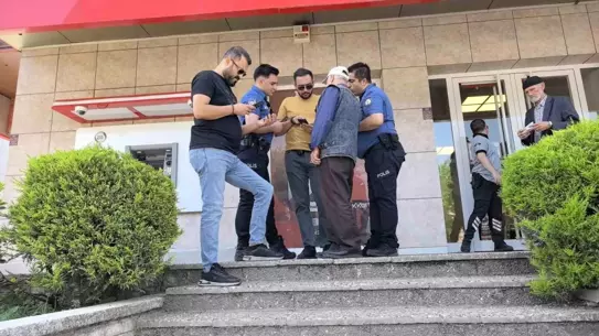 Yaşlı Adam Dolandırılmaktan Kurtarıldı