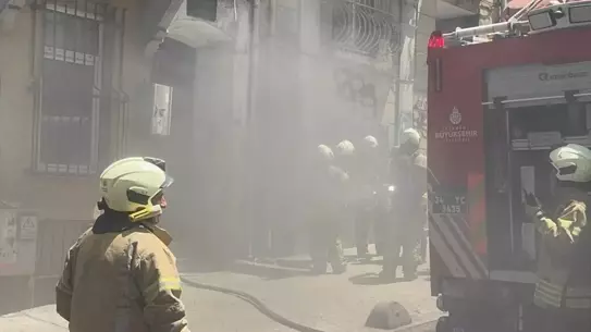 Beyoğlu'nda Yangın Söndürüldü