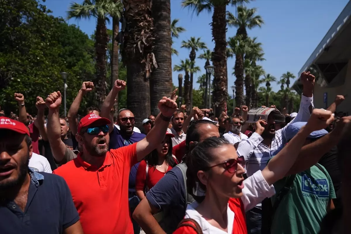 İzmir'de Grev Altıncı Günde