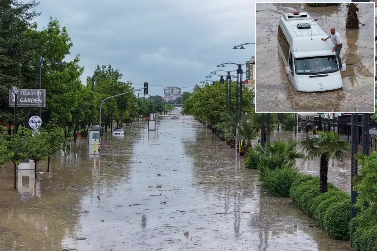 Trabzon'da Yatakla Su Üzerinde Gezintiye Çıkan Vatandaş