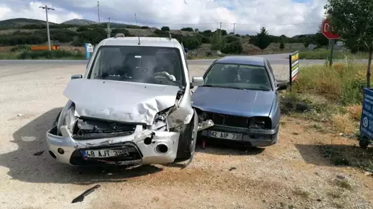Konya'da Trafik Kazası: 2 Yaralı