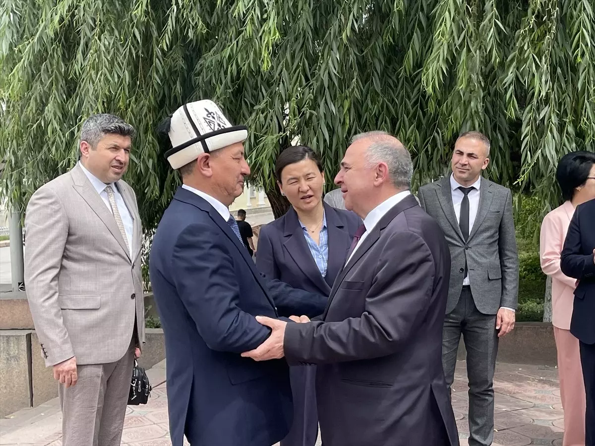 Büyükelçi Ökem, Kırgız Üniversitesini Ziyaret Etti