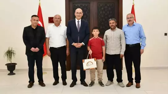 Türkiye Birincisi Öğrenci Ödüllendirildi