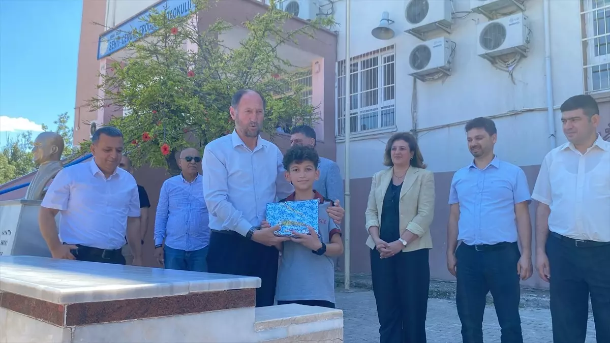 Kozan'da Bursluluk Sınavında Birinci Olan Öğrencilere Ödül