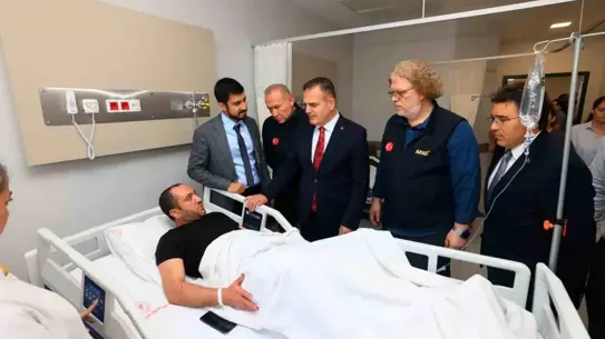 Vali Akbıyık, Marmaris'teki Depremzedeleri Ziyaret Etti