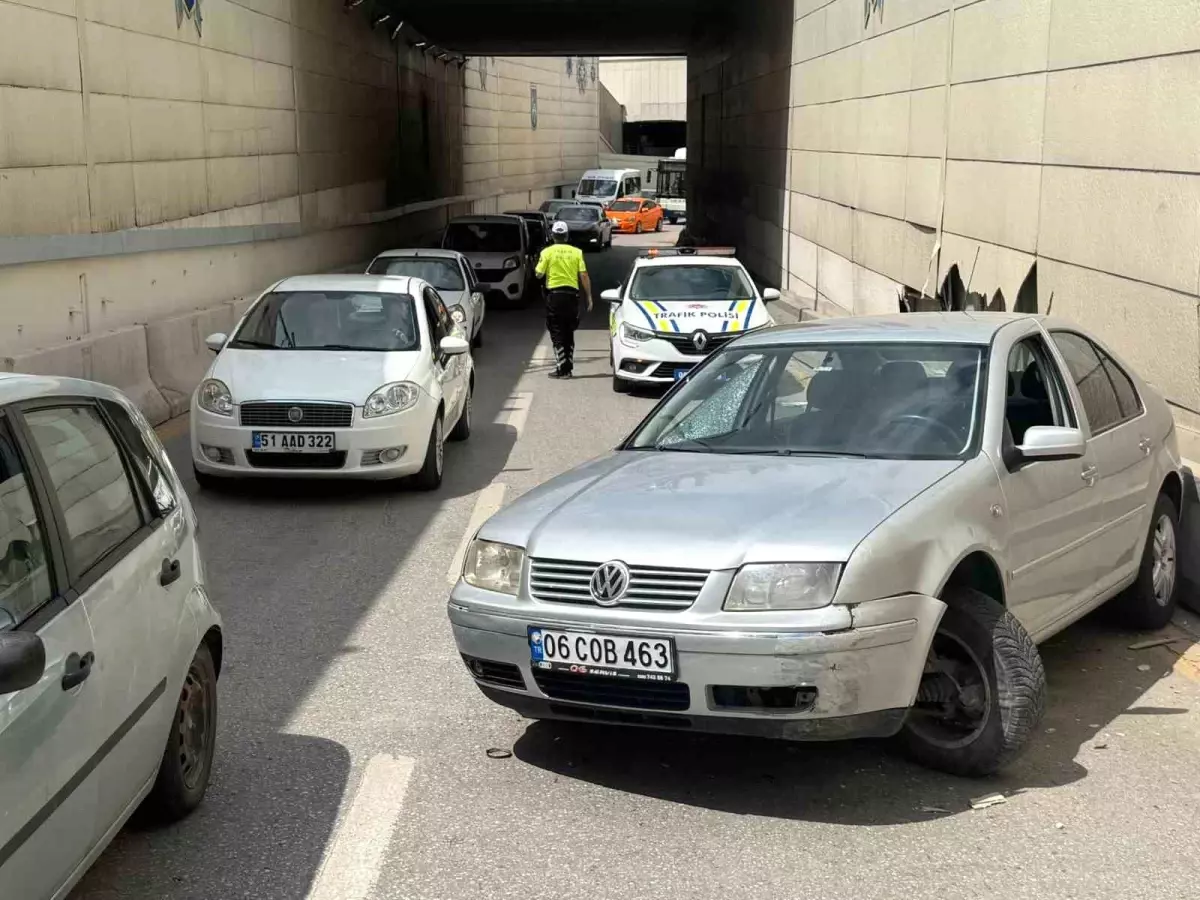 Ankara'da Takla Atan Araçta 2 Yaralı