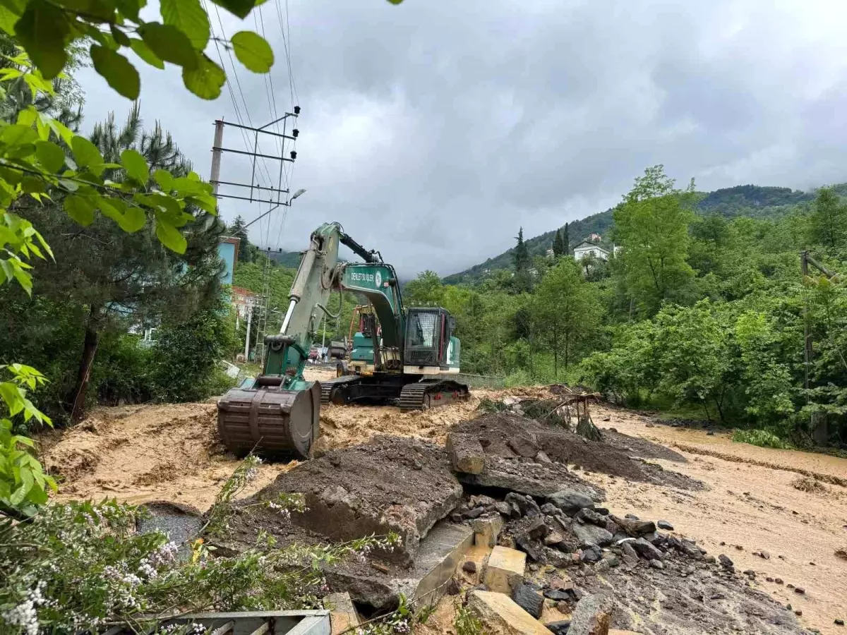 Trabzon'da Sel Felaketi: 72 Yaşındaki Hüseyin Aydın İçin Arama Çalışmaları Başlatıldı