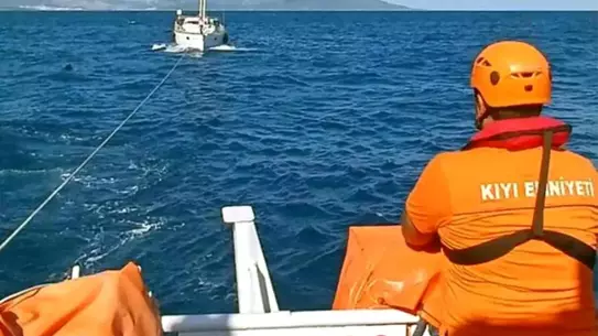 Bodrum'da sürüklenen tekne kurtarıldı