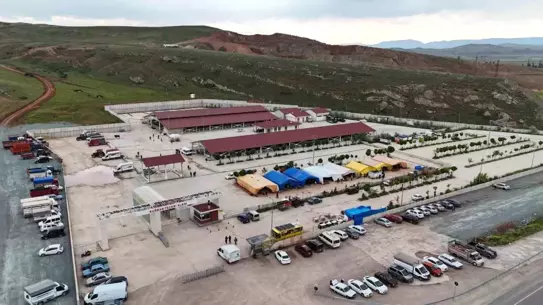 Sivas'ta Yeni Kurban Pazarı Açıldı, Ücretsiz Otobüs Seferleri Başlatıldı