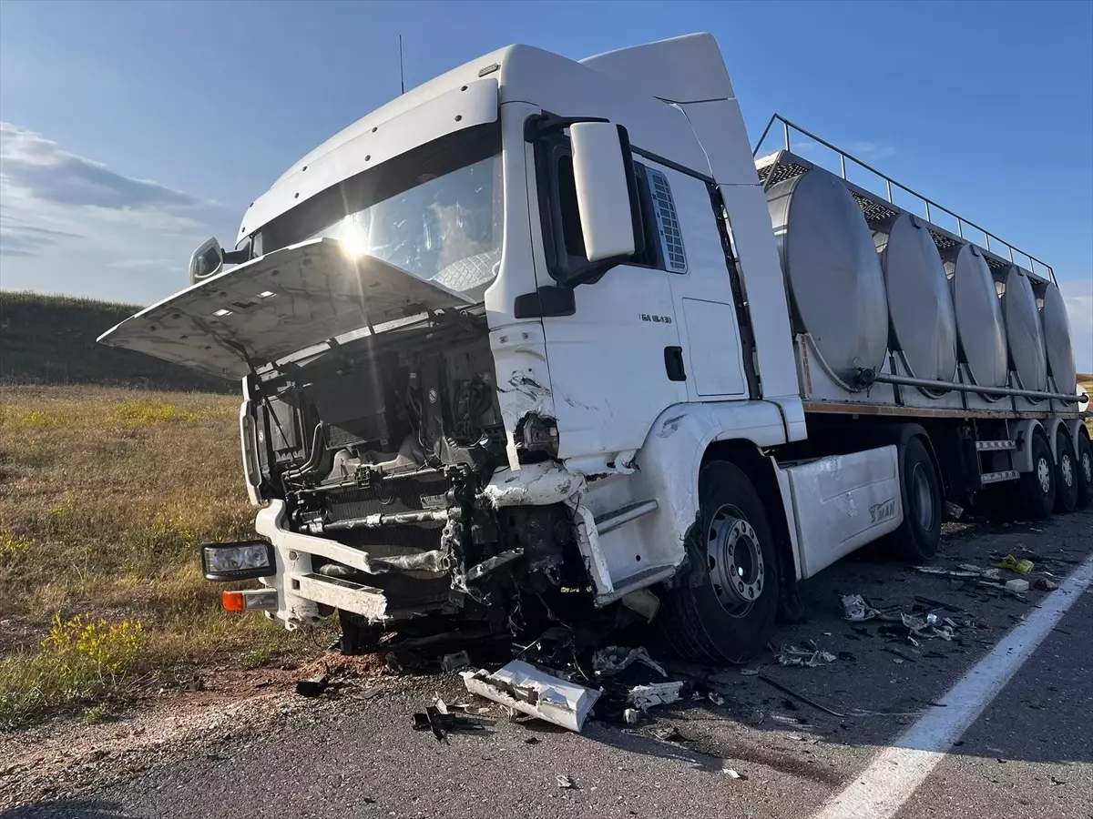 Hacıbektaş'ta Otomobil-Tır Çarpışması: 2 Ölü