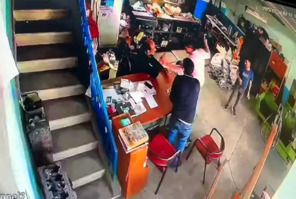 Konya'da Çekiçli Kavga: İş Yeri Sahibi Yaralandı