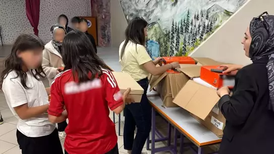 Bayburt'ta Öğrencilere Giyim ve Ayakkabı Yardımı