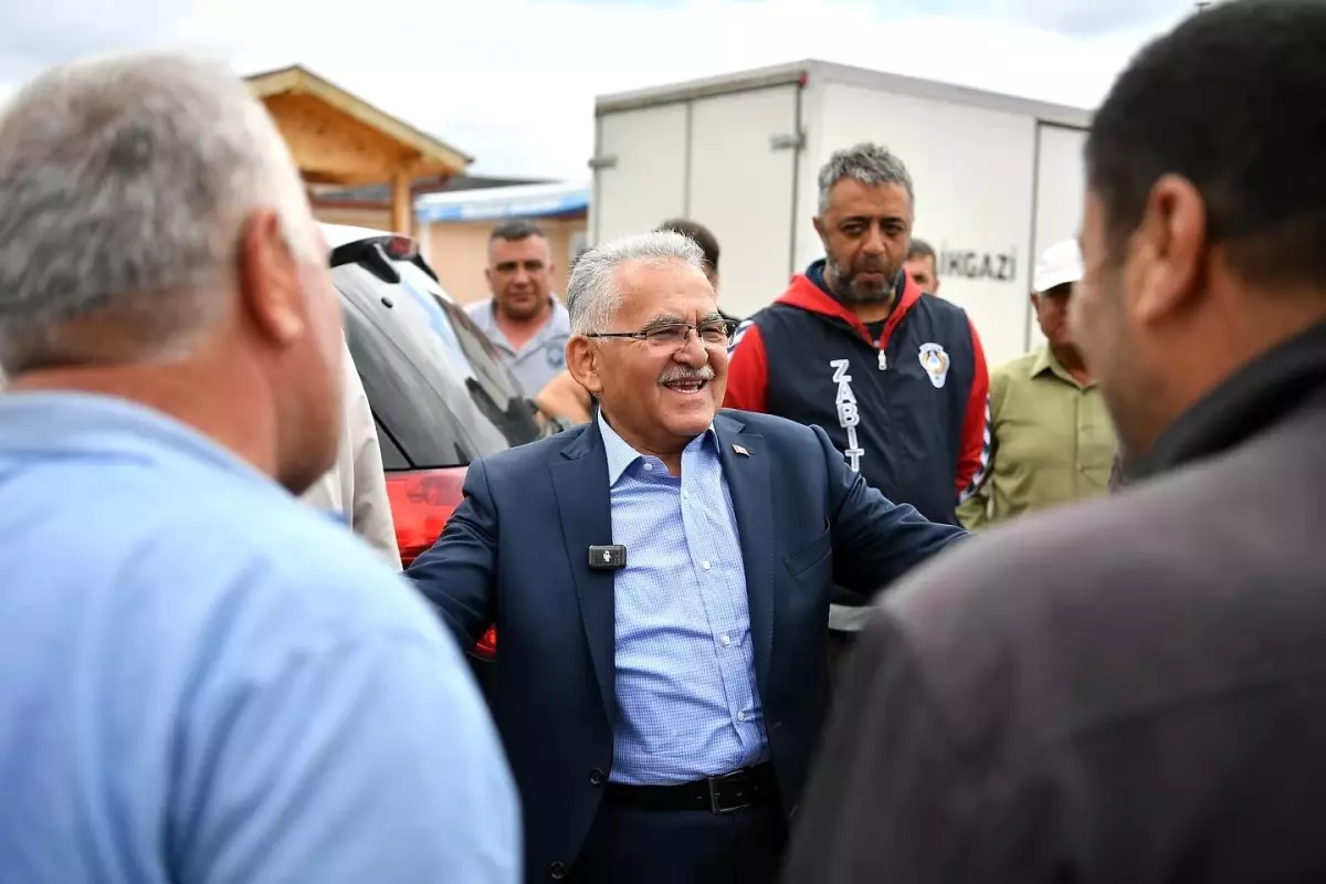 Başkan Büyükkılıç, Kurban Bayramı Öncesi Pazar Ziyaretinde