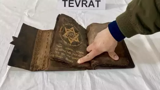 Kırşehir'de 700 Yıllık Tevrat Ele Geçirildi