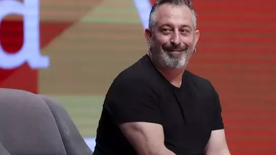 Cem Yılmaz, 2,5 milyonluk motosikletiyle tarzını konuşturdu