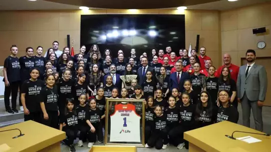 BOTAŞ Spor'un Şampiyonları Bakan Bayraktar'la Buluştu