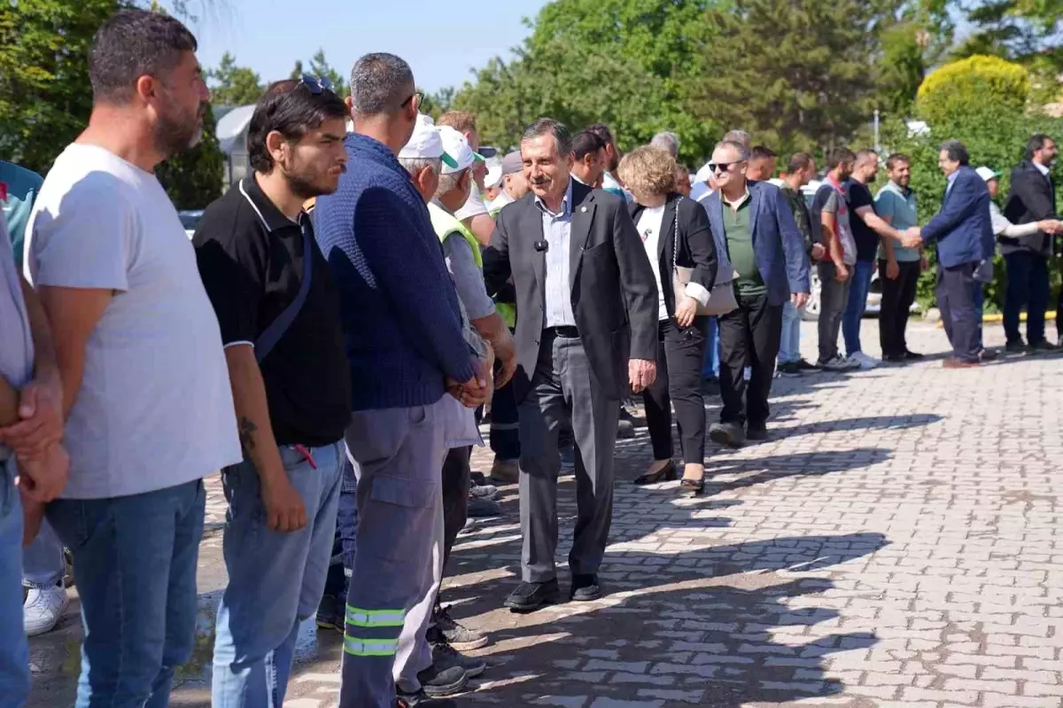 Tepebaşı Belediye Başkanı Ataç'tan Çalışanlarına Bayram Ziyareti