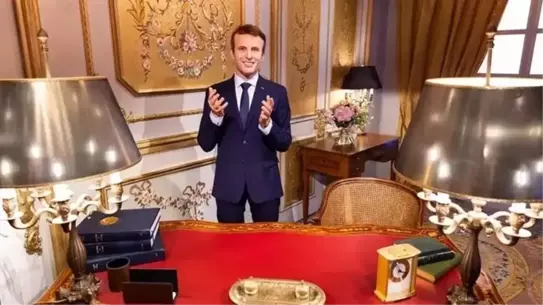 Macron'un Heykeli İade Edildi