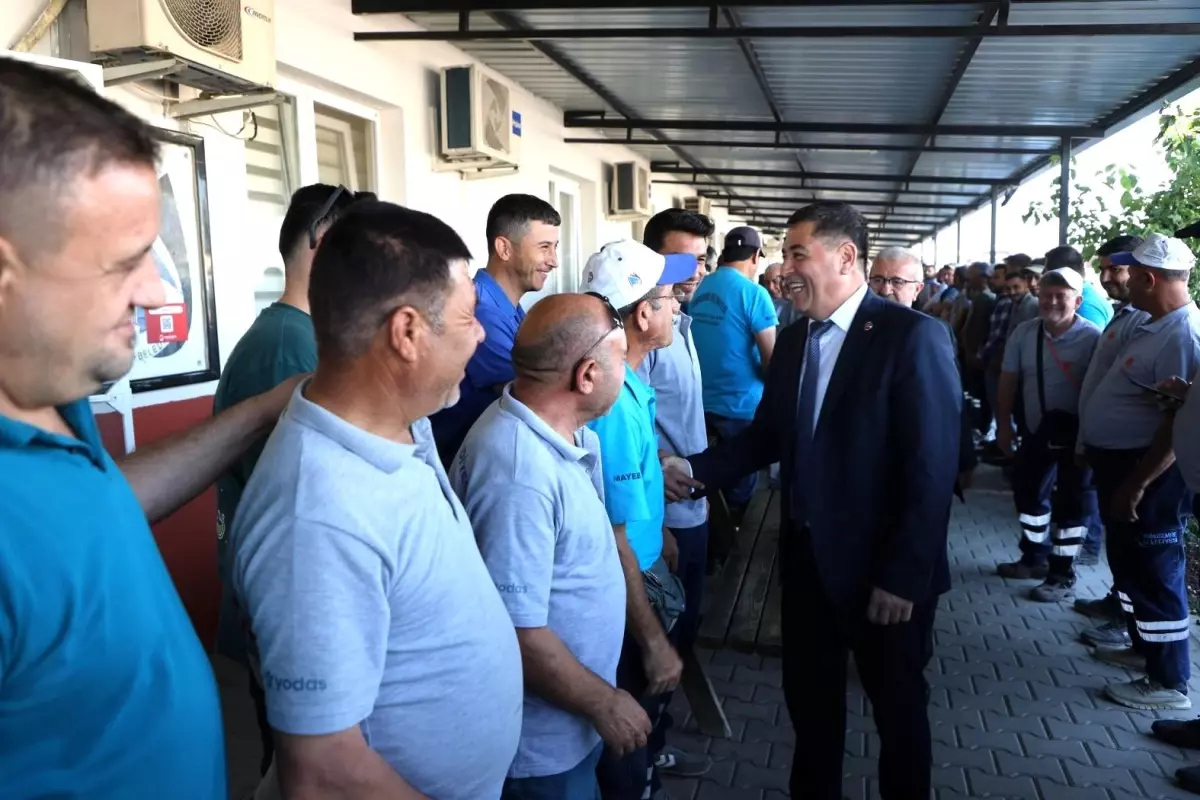 Yunusemre Belediyesi Başkanvekili İzci, Personeliyle Bayramlaştı